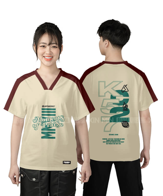 932. Áo lớp T-shirt cổ V BST Typo Màu Be - Đỏ đô